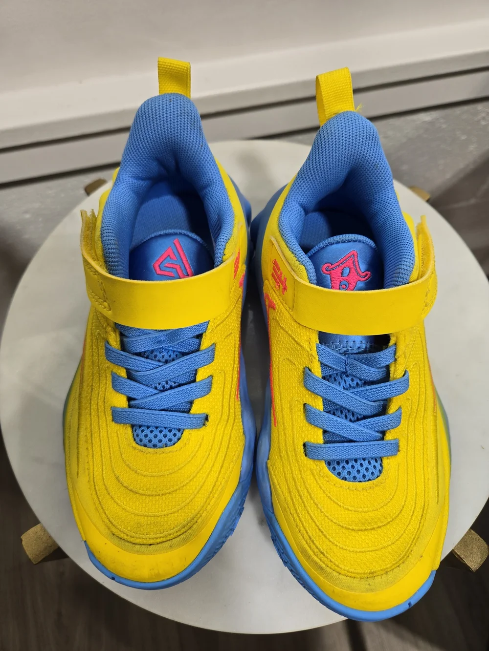 Nike Kids Yellow & Blue Hook-and-Loop Athletic Sneakers